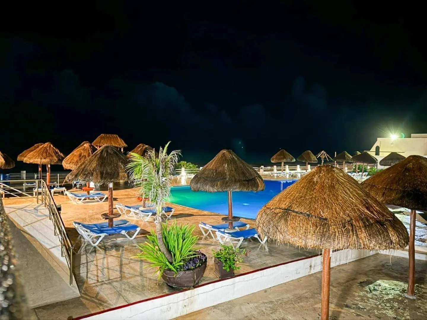Ocean View, 2 Bedrooms, King Beds Beach Access Cancun 0*,
