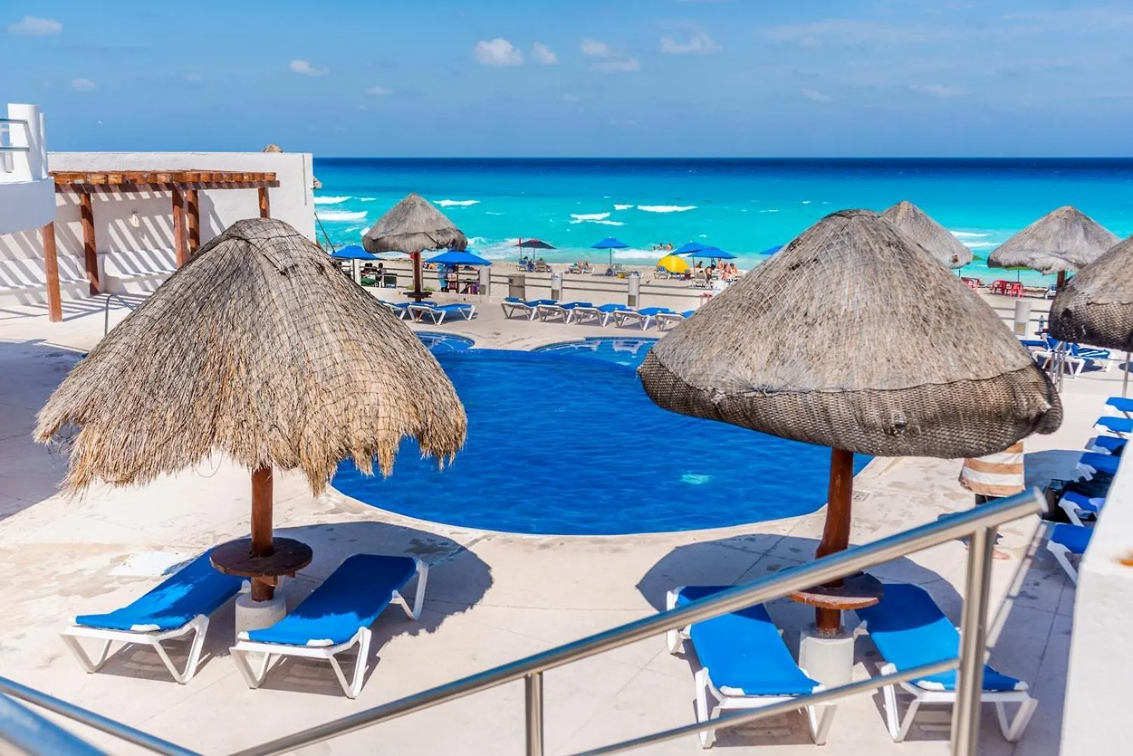 Ocean View, 2 Bedrooms, King Beds Beach Access Cancun Daire