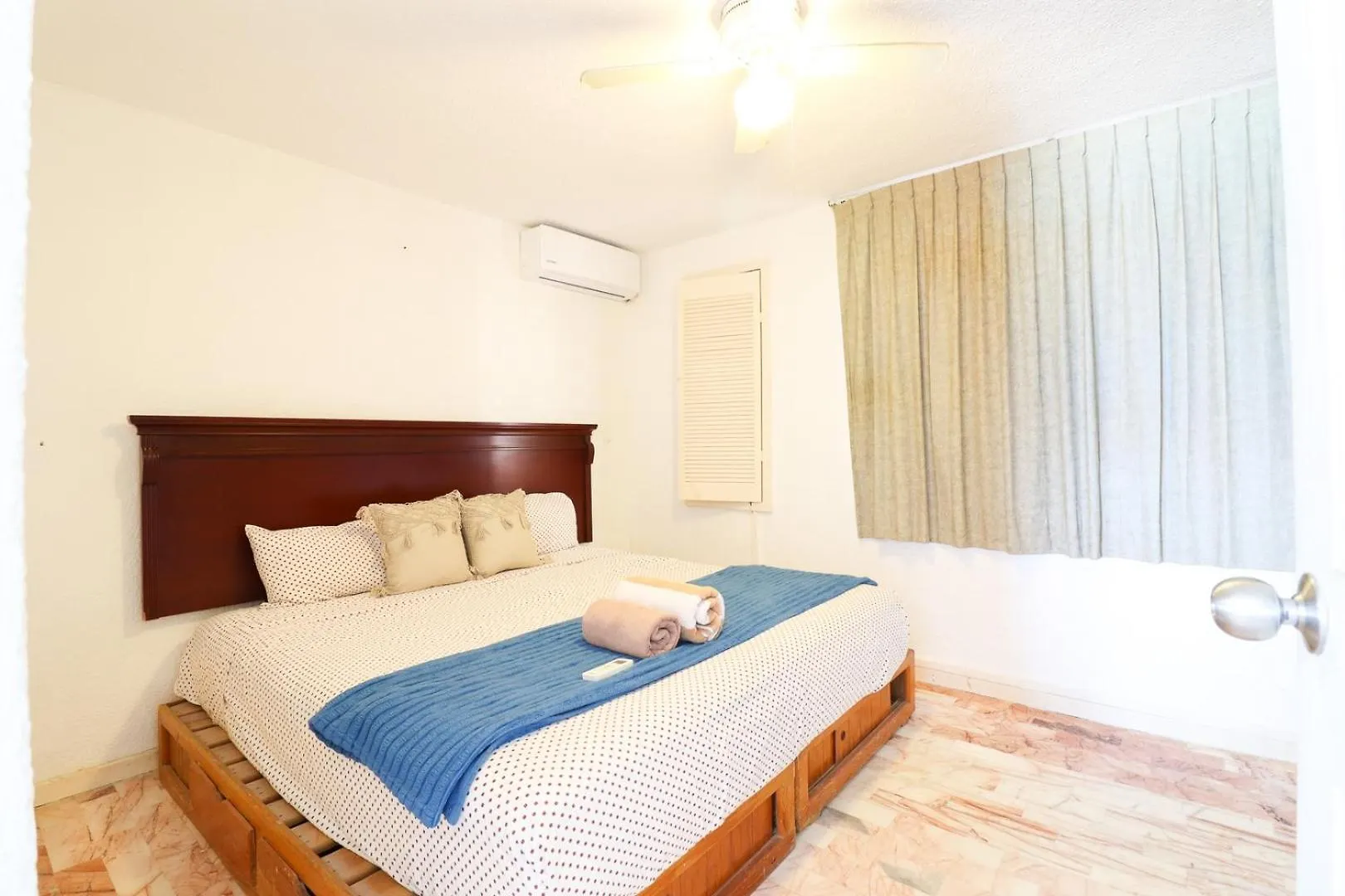 Ocean View, 2 Bedrooms, King Beds Beach Access Cancun Daire