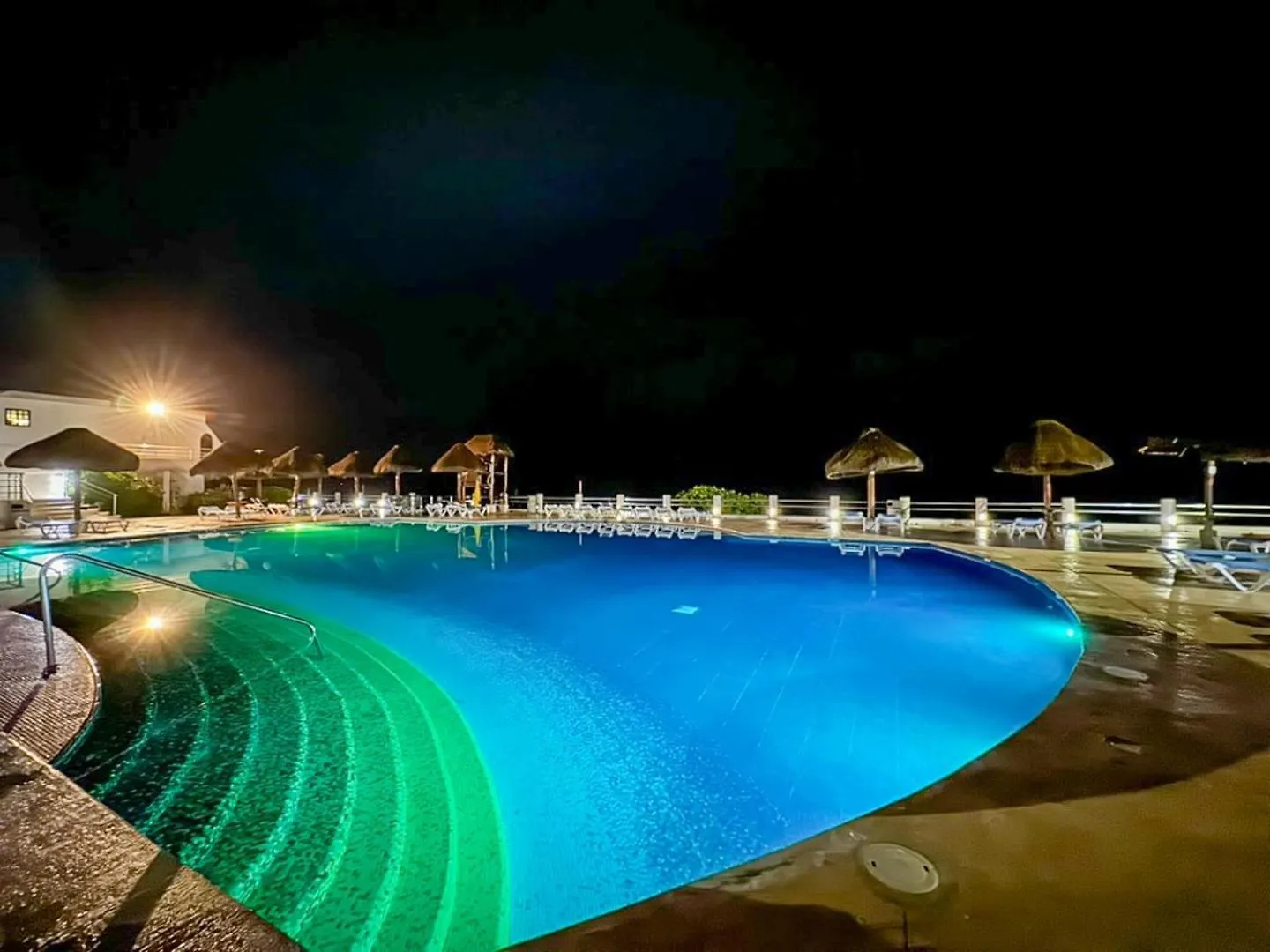 Ocean View, 2 Bedrooms, King Beds Beach Access 칸쿤 멕시코